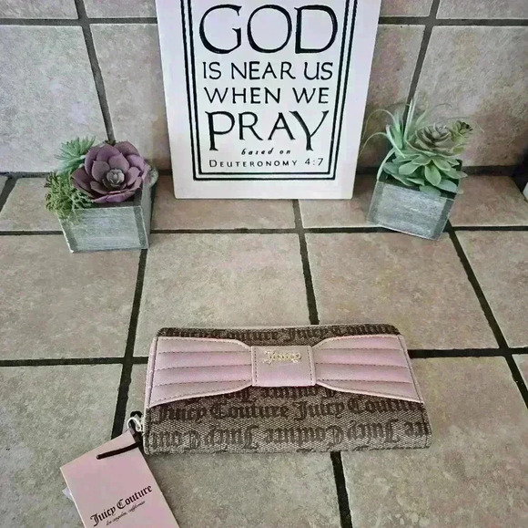 Juicy Couture Handbags - Juicy Couture Pretty Bow Large Zipper Around Wallet